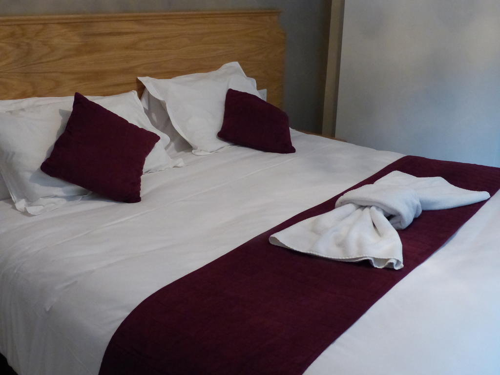 The Sun Inn Englefield Green Habitación foto
